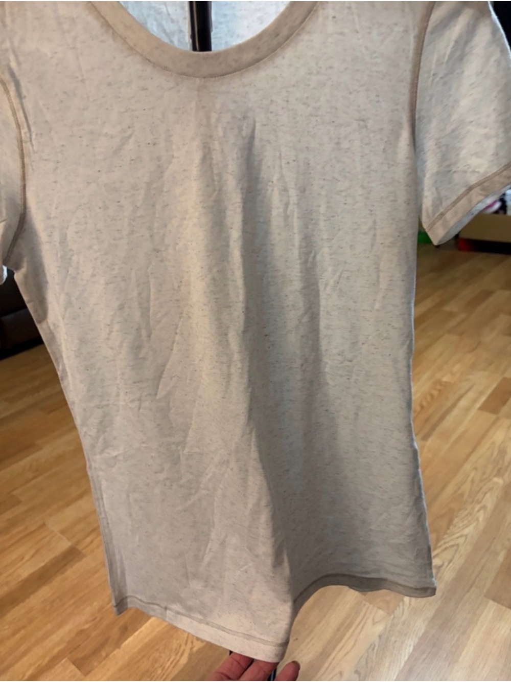 ALO Yoga Short Sleeve Crew Tee in Heather Cream Speckle | Large